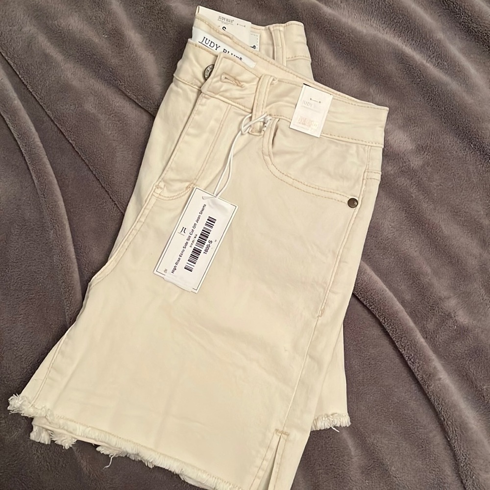 Judy Blue cream shorts